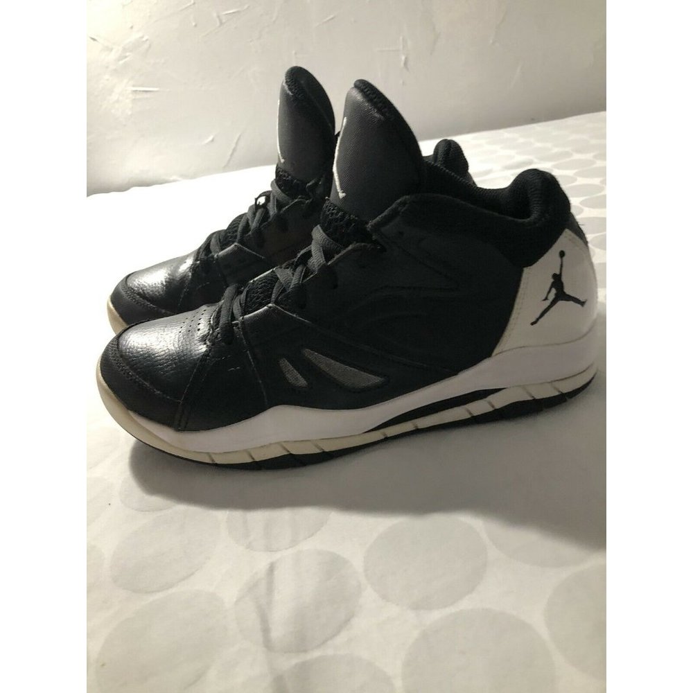 2012 Nike Air Jordan Ace 23 Black and White Shoes Size: 5Y